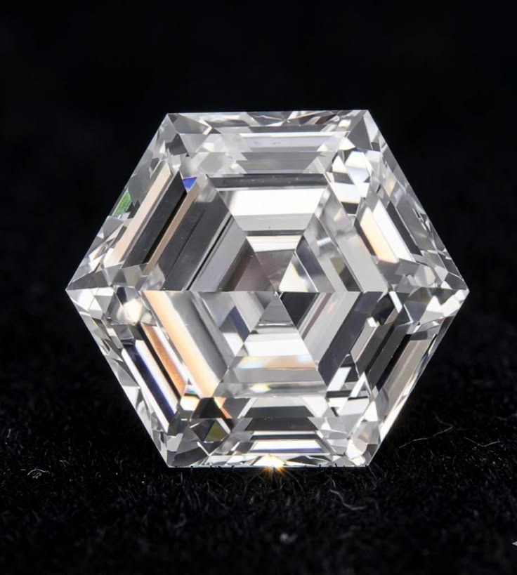 Hexagonal, 2.9 ct, F, IF